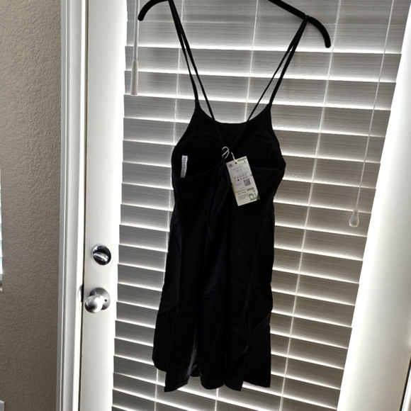 Halara everyday 2 piece backless activity dress & shorts perfection black Medium - Picture 6 of 9